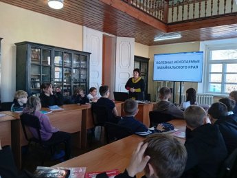 Нерчинский музей провёл интерактивный урок о полезных ископаемых Забайкалья для учащихся школы № 9