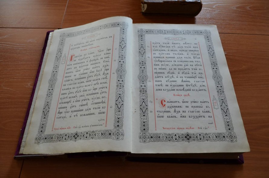 ВЫСТАВКА СТАРИННЫХ КНИГ