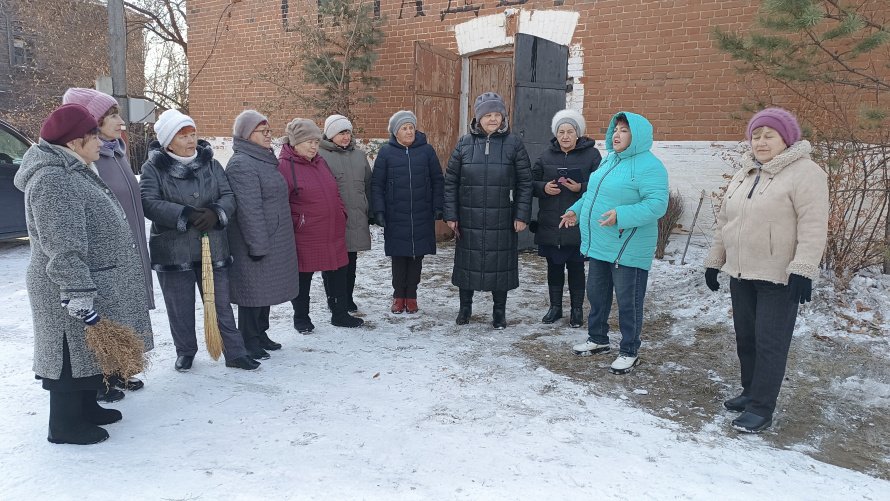 «Культурный субботник» объединил музей и клуб «Ветеран» в заботе об историческом памятнике