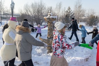 «Снежные забавы» вновь соберут детей в саду «Даурского Версаля» 4 января