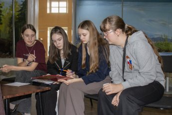 Старшеклассники вспоминали подвиги земляков на квесте в Нерчинском музее