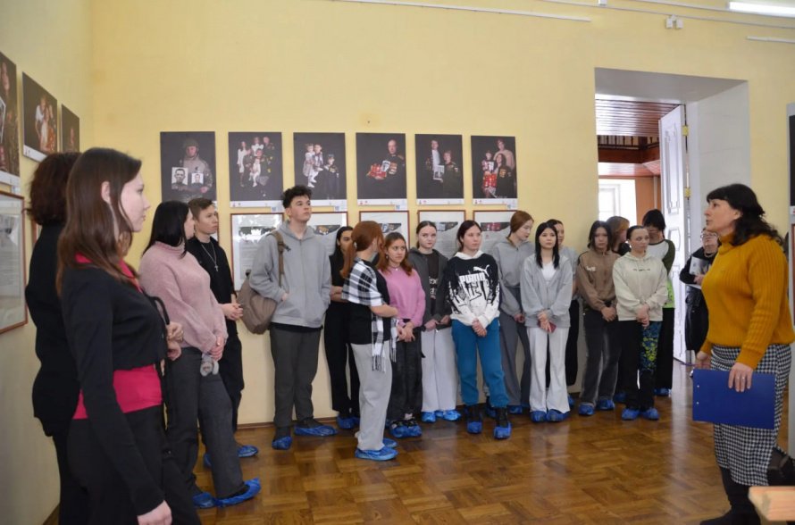 Студенты аграрного техникума посетили презентацию фотовыставки «Китель Победы»