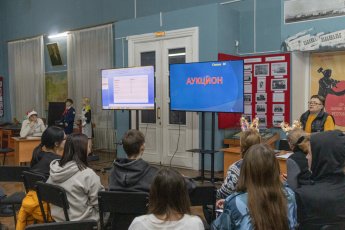 «Своя игра» собрала подростков и молодёжь в музее накануне Нового года