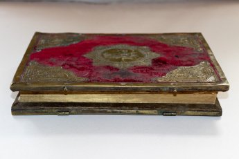 ИСТОРИЯ ОДНОГО ЭКСПОНАТА. СТАРИННЫЕ ПРАВОСЛАВНЫЕ КНИГИ
